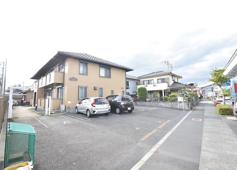 プレミールメゾンの駐車場