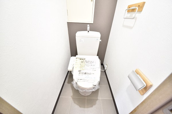 呉市中央３丁目の賃貸マンションのトイレ