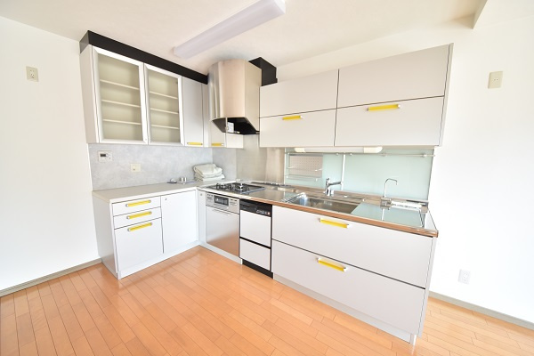 呉市中央３丁目の賃貸マンションのキッチン