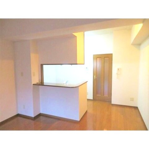 ＹＡＹＯＩ　ＣＯＵＲＴの居間・リビング