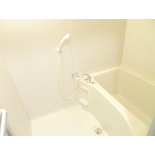 ＹＡＹＯＩ　ＣＯＵＲＴの浴室