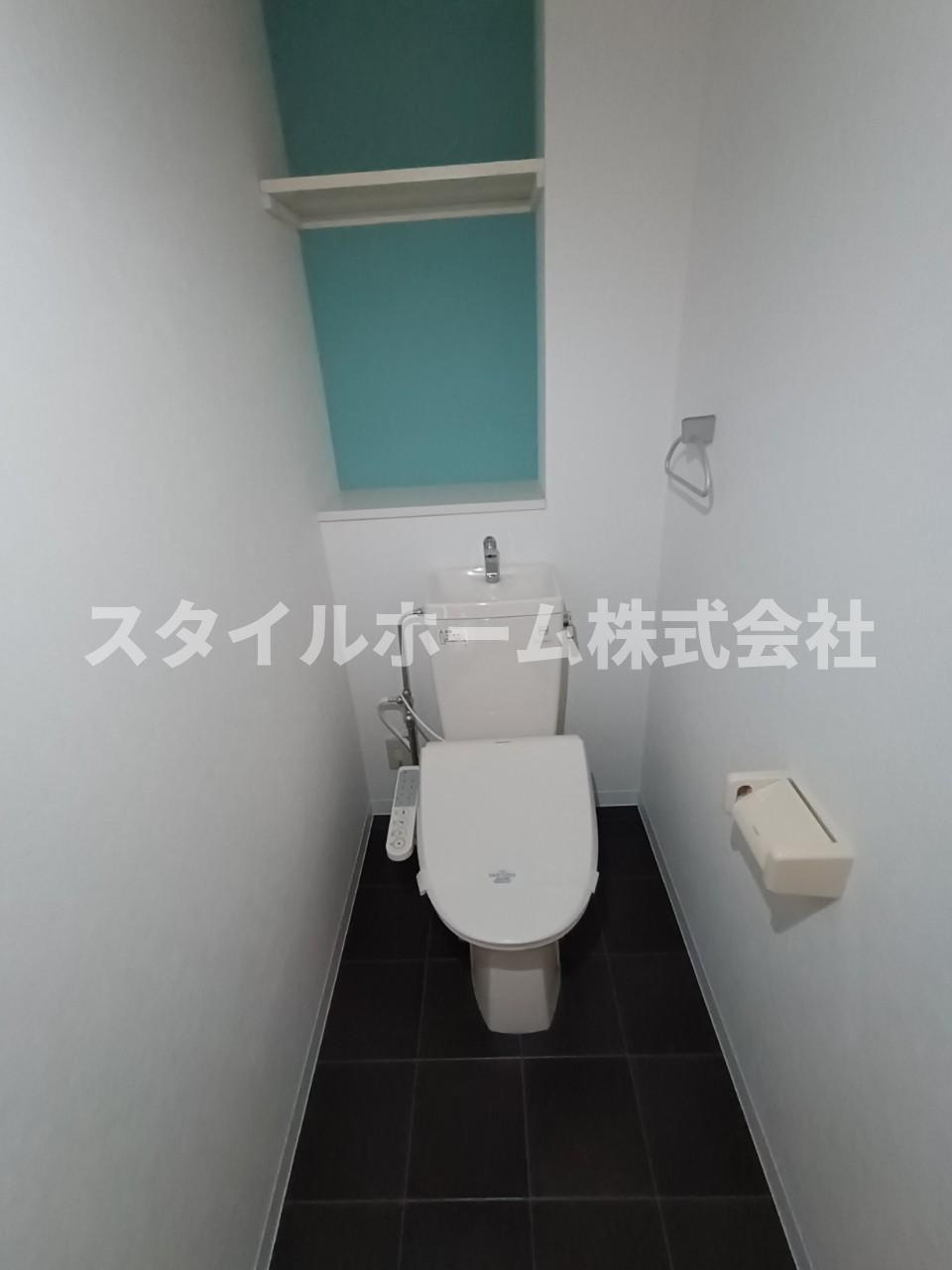 エスポワールのトイレ|同建物内別部屋の写真です。