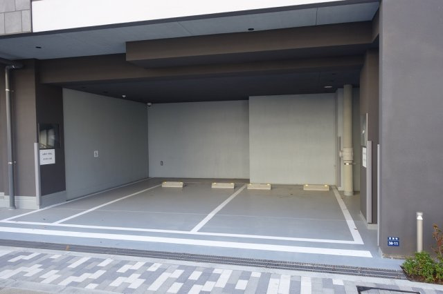 クレストコート中板橋の駐車場