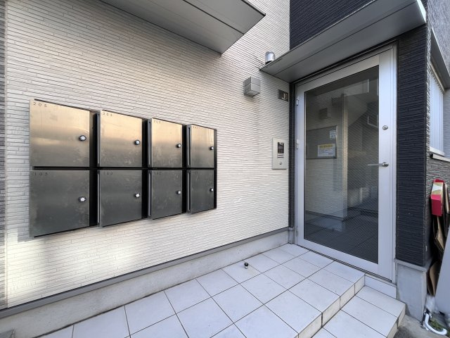 リブフラット元町のエントランス