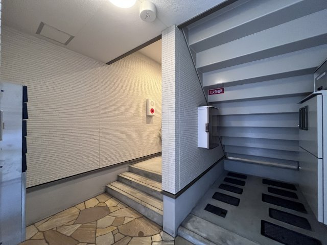 フジパレス遠里小野Ⅵ番館のエントランス