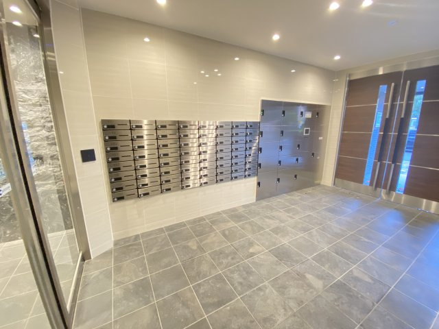 パルティール高畑のエントランス