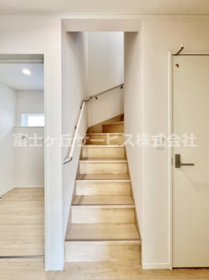【その他】 | 富士宮市ひばりが丘 新築一戸建て | 階段です