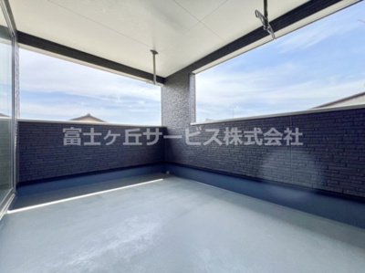 【バルコニー】 | 富士宮市ひばりが丘 新築一戸建て | 広々としたバルコニーです