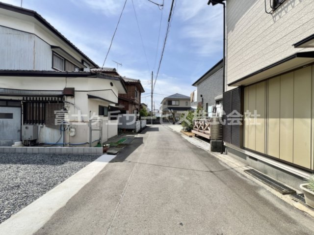 【前面道路含む現地写真】 | 富士宮市ひばりが丘 新築一戸建て | 前面道路含む現地写真です
