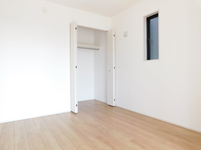 名古屋市港区藤高１丁目の新築一戸建の洋室|◇１階洋室◇　　明るい洋室約４．５帖　お子様の遊び場やお昼寝のスペースなどに利用できます♪