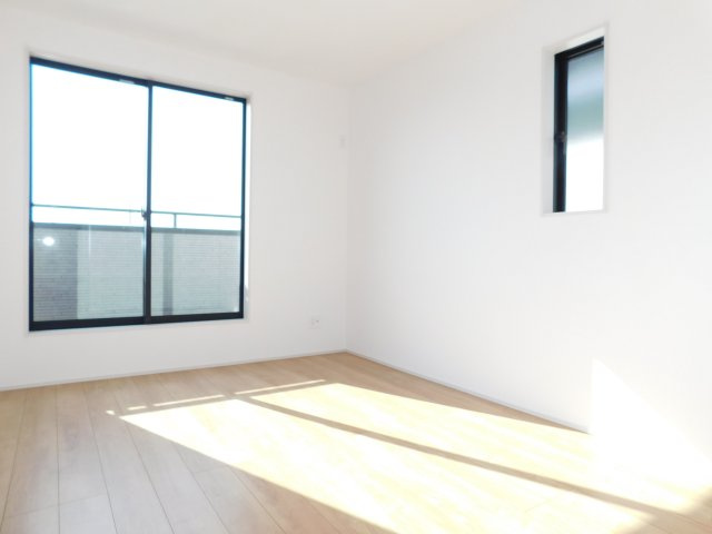 名古屋市港区藤高１丁目の新築一戸建の洋室|◇２階洋室◇　　南面で明るい洋室約６．２５帖　全居室収納完備！　バルコニー利用可♪