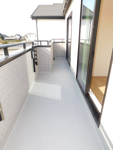 名古屋市港区藤高１丁目の新築一戸建のバルコニー|◇バルコニー◇　　南面の陽当たり良好なワイドバルコニー♪　　洋室２部屋から出入りできます！
