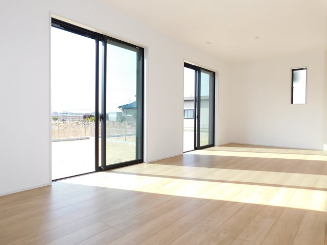 名古屋市港区藤高１丁目の新築一戸建の居間・リビング|◇リビング◇　　南面で明るいリビング約１７．２５帖　大きな窓の開放感のある空間♪