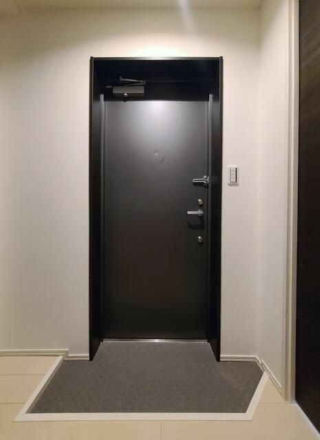 Ｃｒｏｓｓ　Ｇｒａｙ町屋の玄関