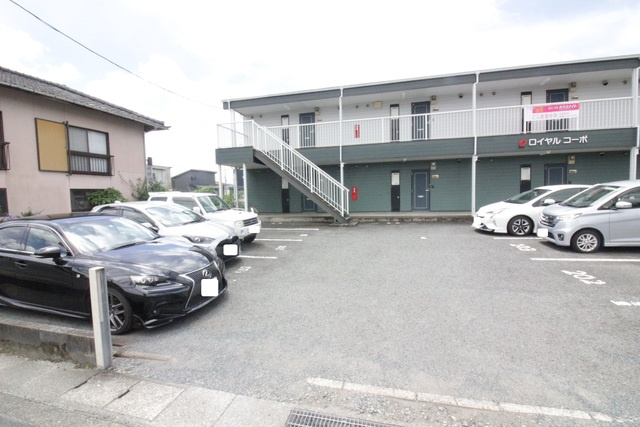 ロイヤルコーポ の駐車場