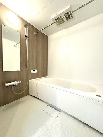 近鉄南港ガーデンハイツ21号棟の浴室|落ち着いた空間のお風呂です