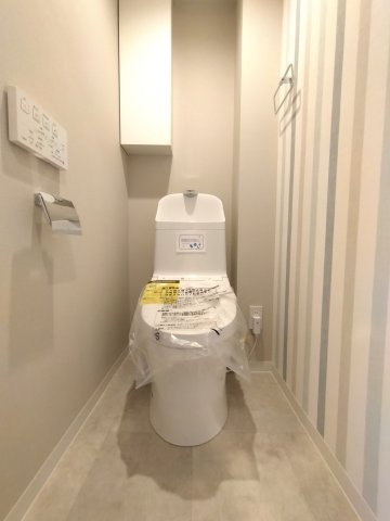 シャルム野中南公園のトイレ|落ち着いた色調のトイレです