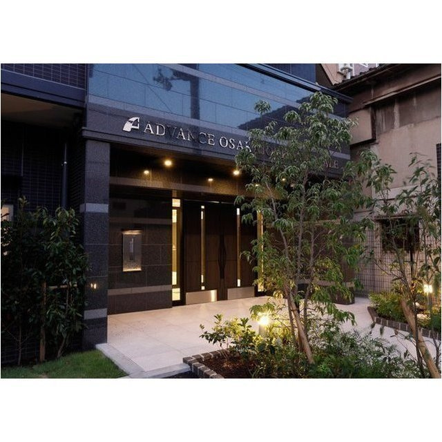 アドバンス大阪城北グレカーレのエントランス