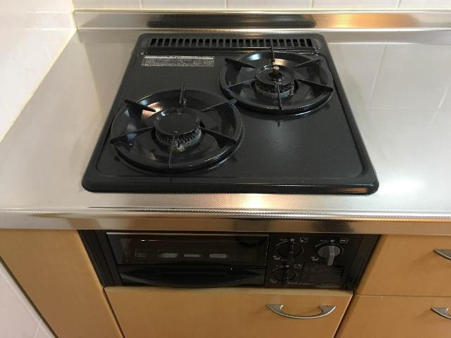 梅町マンションのキッチン|ガスコンロ