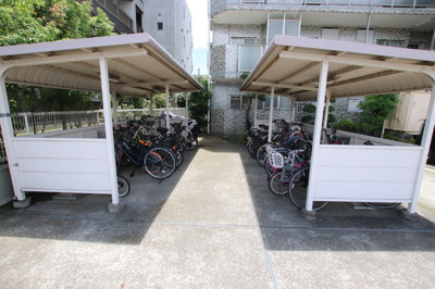 屋根付き駐輪場（バイク不可）