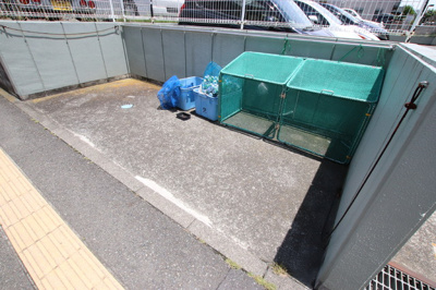 敷地内ごみ置き場