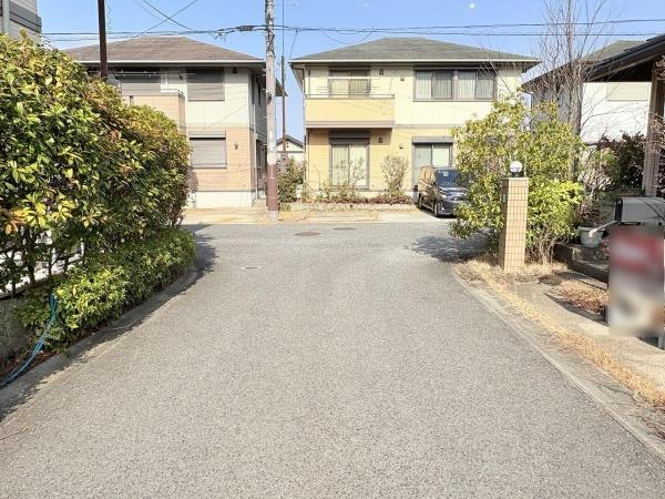 【前面道路含む現地写真】