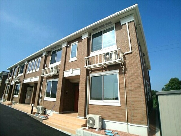 出雲市斐川町出西のアパートの外観