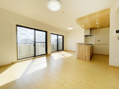 【居間・リビング】 | APAガーデンコート鳳西壱番館 | 家族の一体感を感じられるDK！家族と過ごす時間を大切にする方にぴったりの住空間です♪