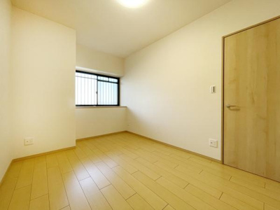 【洋室】 | APAガーデンコート鳳西壱番館 | 木目のフローリングが暖かみのある室内に。