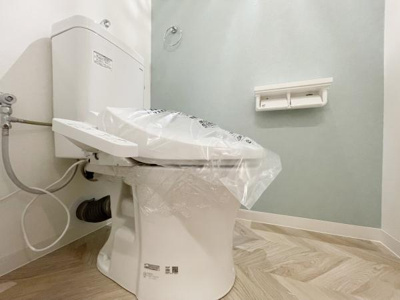 【トイレ】 | APAガーデンコート鳳西壱番館 | 節水型でエコなトイレには、今では当たり前のウォシュレット付き。便座を温める機能もついていて、居心地良くてトイレから出られなくなるかも！