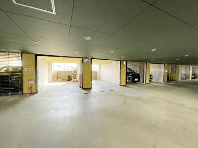 【駐車場】 | APAガーデンコート鳳西壱番館 | お車の出し入れも楽々ですね♪現地駐車場部分になります！
