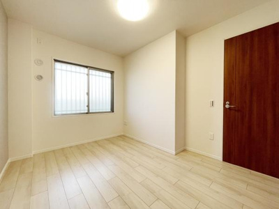 【洋室】 | ルイシャトレ諏訪ノ森 | 本を読んだり趣味の時間を楽しんだり家の中でひとり静かになれる空間