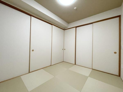 【和室】 | ルイシャトレ諏訪ノ森 | LDKと隣接した5畳の和室。
お子様の遊び部屋・お昼寝スペースとして使うのもオススメです♪