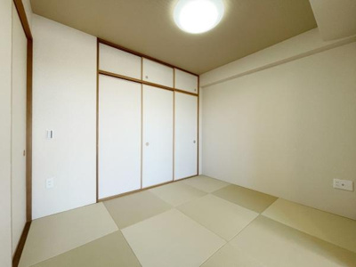 【和室】 | ルイシャトレ諏訪ノ森 | 和室は汎用性が高く様々な使い方ができます♪
収納スペース付きでお部屋もスッキリ片付きますね！