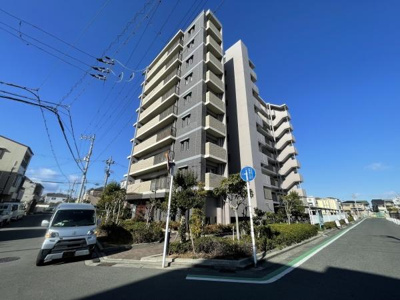 【外観】 | ルイシャトレ諏訪ノ森 | 南海本線「諏訪ノ森」駅が徒歩8分。通勤にも外出にもアクセス良好。家族でおでかけすることも増えそうですね♪