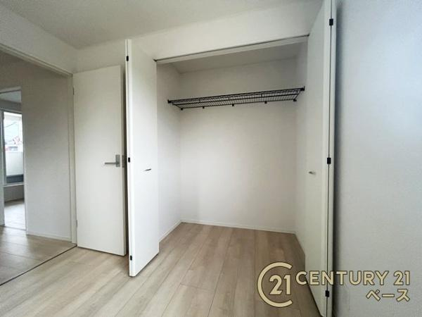 クレイドルガーデン龍田 １号棟 ／新築一戸建の収納|冬物のコートや季節のものなどたくさんしまえる広さ！