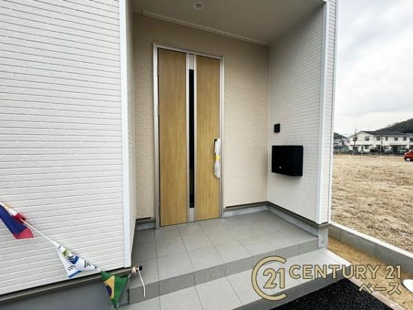 クレイドルガーデン龍田 １号棟 ／新築一戸建の玄関|■すっきりとした明るい玄関が家族やお客様を迎えてくれます！