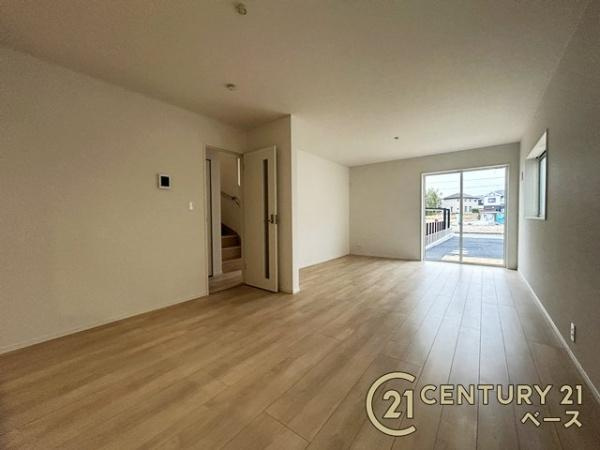 クレイドルガーデン龍田 １号棟 ／新築一戸建の居間・リビング|■ご家族でくつろいでいただける広々したＬＤＫは約２０帖！