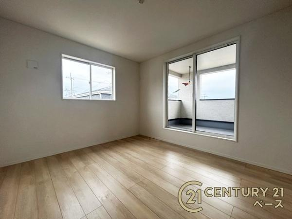 クレイドルガーデン龍田 ２号棟 ／新築一戸建の洋室|■バルコニーに面した開放感のあるお部屋です！