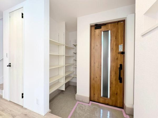 横須賀市津久井１丁目の中古一戸建の玄関