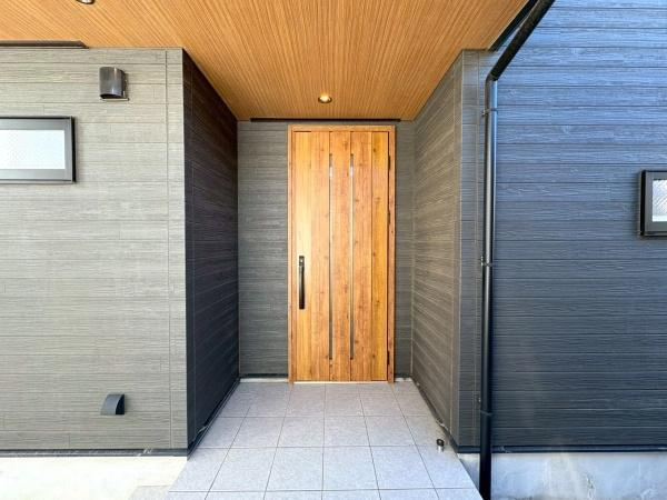 横須賀市津久井１丁目の中古一戸建の玄関