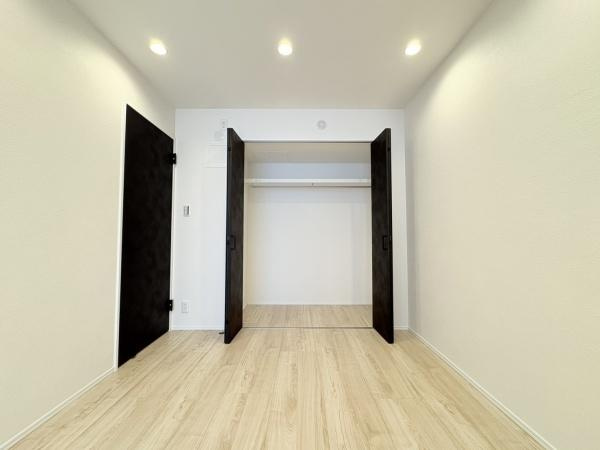 レイディアント横濱ユーロヒルズの洋室