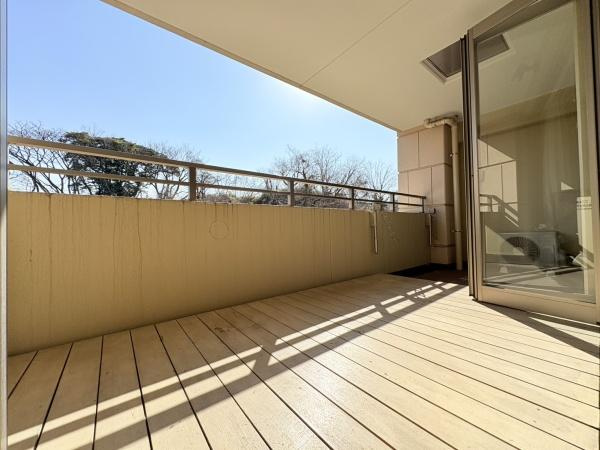 レイディアント横濱ユーロヒルズのエントランス