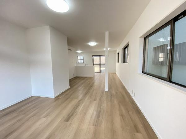 【居間・リビング】 | 西区富士見が丘5丁目　中古戸建