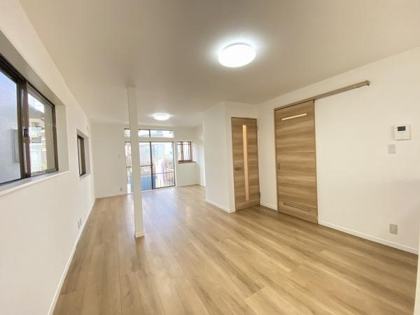 【居間・リビング】 | 西区富士見が丘5丁目　中古戸建