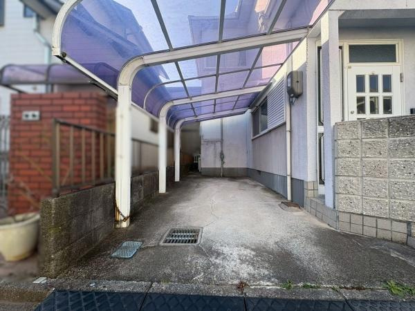 岩出市曽屋　中古戸建の駐車場