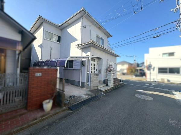 岩出市曽屋　中古戸建の前面道路含む現地写真