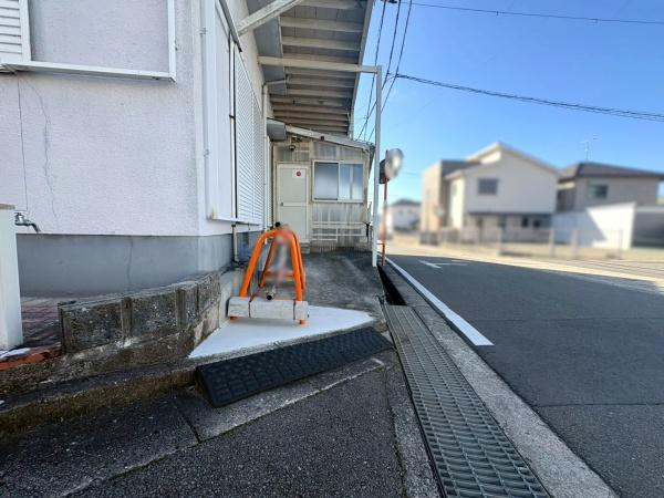 岩出市曽屋　中古戸建の駐車場