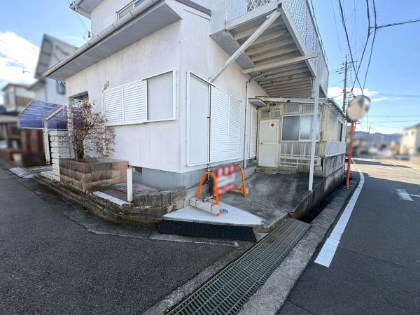 岩出市曽屋　中古戸建の駐車場
