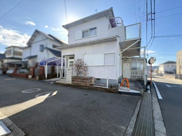 岩出市曽屋　中古戸建の前面道路含む現地写真